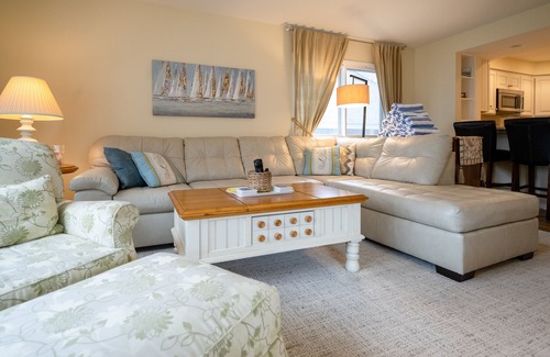 Holland House | Nice Cottage on Lake Michigan with Views and Beach