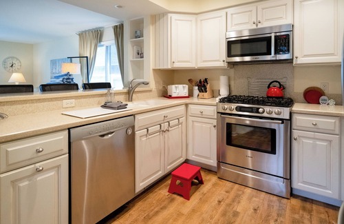 Holland House | Nice Cottage on Lake Michigan with Views and Beach