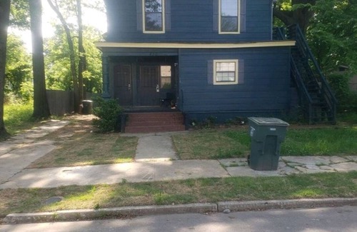 Crosstown Apartment | Nice Cozy Bungalow 10 minutes from downtown!