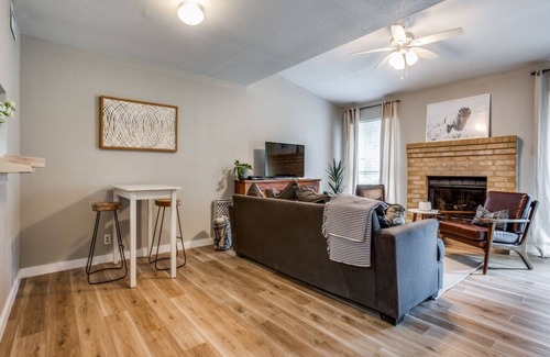 East Oak Hill House | Nice, Cozy Home 7 Minutes From Downtown, The Oaks