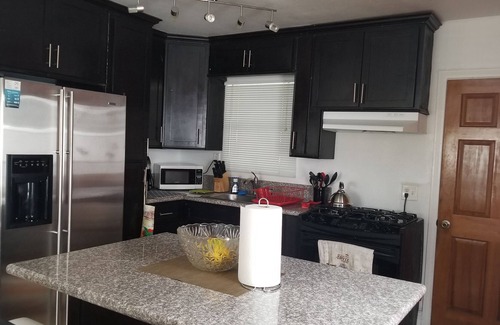 Sun Valley House | Nice, Cozy House in North Hollywood