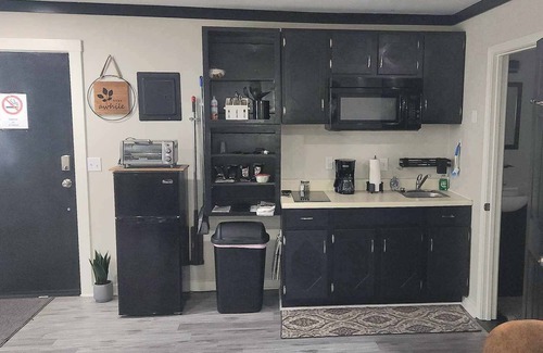 St. Martin Apartment | Nice Detatched Garage Studio Apartment Minutes from everything!Private Entrance!