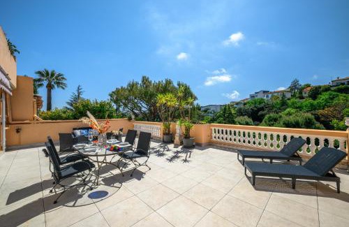 Saint Antoine Apartment | Nice Fabron, terrasse & piscine dans résidence
