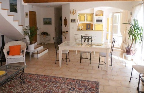 Saint-Maurice-sur-Eygues House | Nice holiday home in Saint-Maurice-sur-Eygues with garden