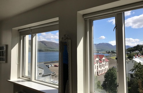 City Center Apartment | Nice Holiday Apartment, Centrally Located With Spectacular Sea And Mountain View