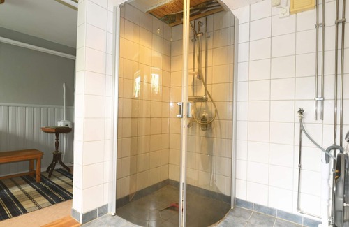 Uddevalla House | Nice holiday home in central Uddevalla with sauna | SE09025