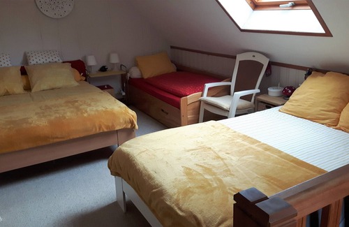 Couloisy House | Nice holiday home with terrace and garden, near the forest.