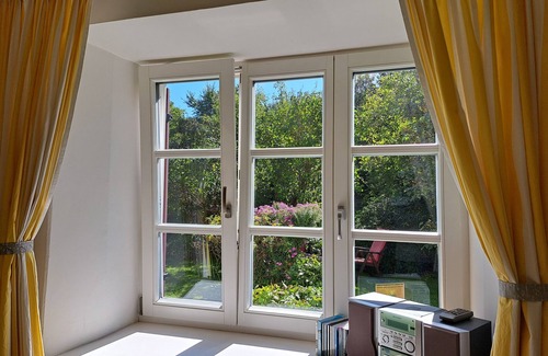 Oberammergau Apartment | Nice holiday in "sun yellow"! Good relaxation in picturesque surroundings