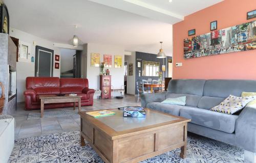 Montreuil-sous-Perouse House | Nice Home In Montreuil-Sous-Pérouse