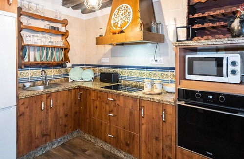 Castano del Robledo House | Nice home in Castaño del Robledo