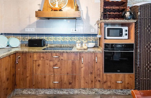 Castano del Robledo House | Nice home in Castaño del Robledo