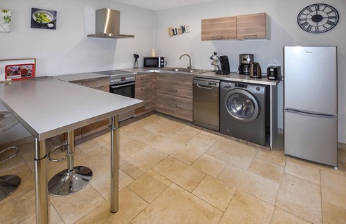 La Roque-sur-Pernes House | Nice home in La-Roque-sur-Pernes