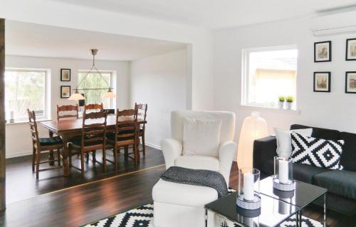 Fasalt House | Nice Home In Örkelljunga With Kitchen