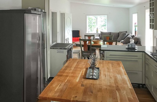 Oxnevalla House | Nice home in öxnevalla