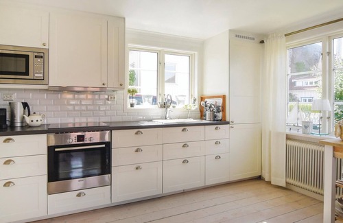 Bovallstrand House | Nice home in Bovallstrand with kitchen