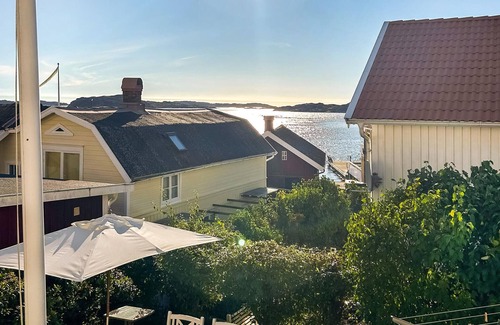 Bovallstrand House | Nice home in Bovallstrand with kitchen