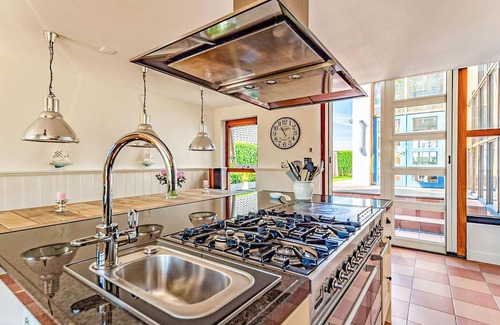 Breukeleveen House | Nice home in Breukeleveen with WiFi