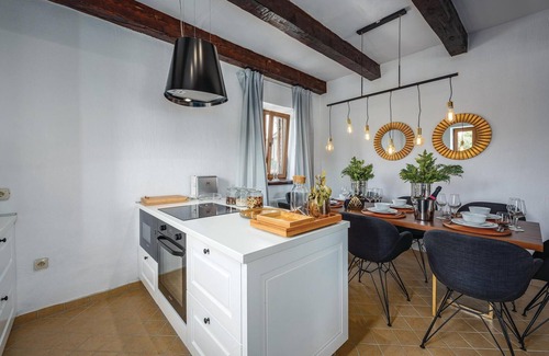 Cabrunici House | Nice home in Cabrunici with WiFi