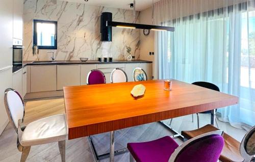 Kras House | Nice Home In Dobrinj With Wifi