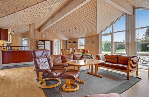 Egsmark Strand House | Nice home in Ebeltoft with kitchen