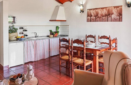 Estepa House | Nice home in Estepa with WiFi