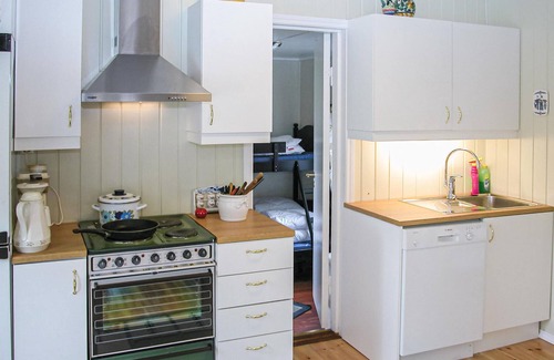 Etne House | Nice home in Etne with house sea view