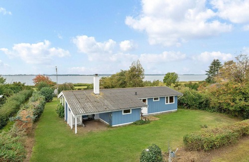 Fej House | Nice home in Fejø with kitchen