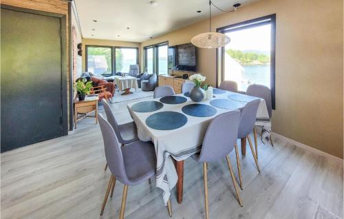 Fitjar House | Nice Home In Fitjar With House Sea View