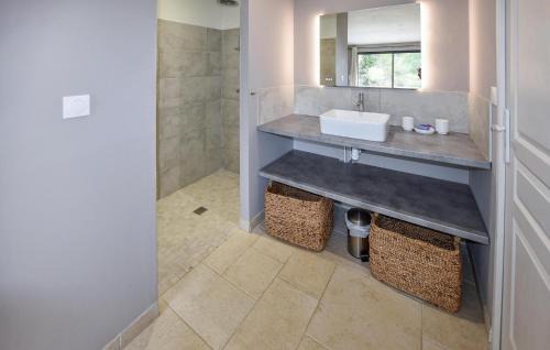 La Roque-sur-Pernes House | Nice Home In La-Roque-Sur-Pernes