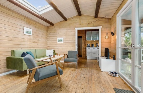 Bønnerup Strand House | Nice home in Glesborg with kitchen