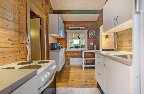Bønnerup Strand House | Nice home in Glesborg with kitchen