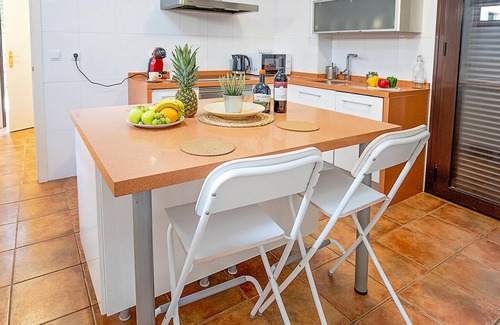 Las Pajanosas House | Nice home in Guillena with WiFi