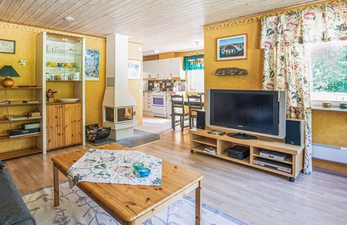 Hjaelteby House | Nice home in Hjälteby