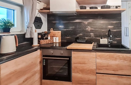 Karlovac House | Nice home in Karlovac with WiFi