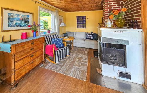 Spikkestad House | Nice Home In Klokkarstua With Wifi