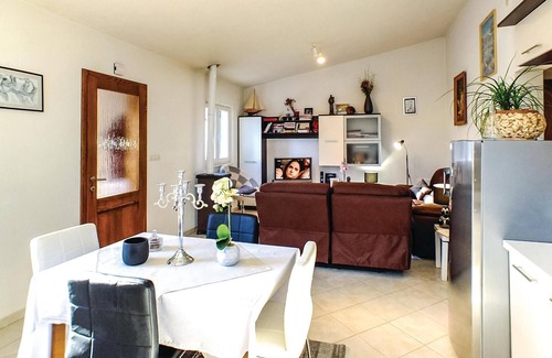 Central Dalmatia House | Nice home in Kresevo Brdo with kitchen