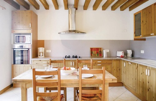 La Croupte House | Nice home in La Croupte with WiFi