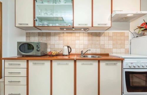 Licko Lesce House | Nice home in Licko Lesce with WiFi