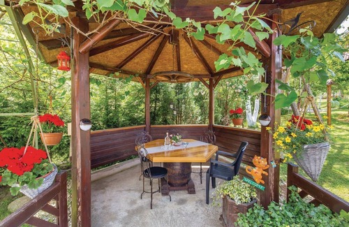Licko Lesce House | Nice home in Licko Lesce with WiFi