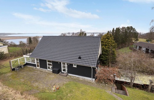 Hjarbæk House | Nice home in Løgstrup with WiFi
