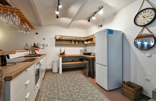 Majerje House | Nice home in Majerje with sauna