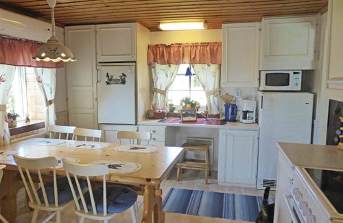 Malmkoping House | Nice home in Malmköping with kitchen
