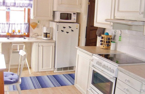 Malmkoping House | Nice home in Malmköping with kitchen