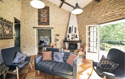 Saint-Ferme House | Nice Home In Monsegur