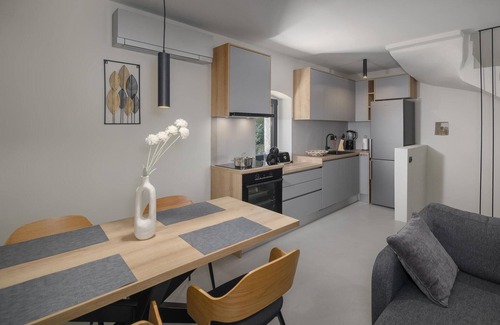 Tinjan House | Nice home in Muntrilj with WiFi