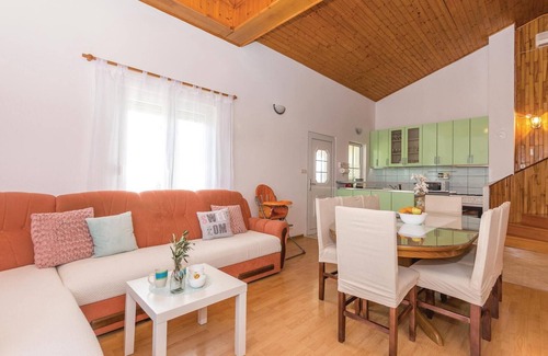 Benkovac House | Nice home in Nadin with WiFi