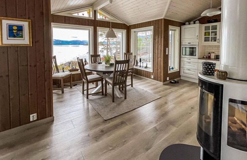 Nissedal House | Nice home in Nissedal with lake view