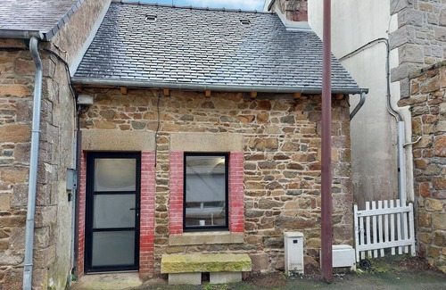Loguivy House | Nice home in Ploubazlanec with kitchen