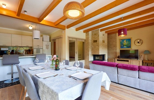 Rakov Potok House | Nice home in Rakov Potok with WiFi