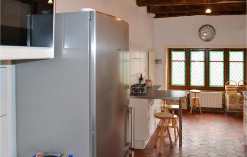 Saint Jean d'Angle House | Nice Home In Saint-Jean-D'angle
